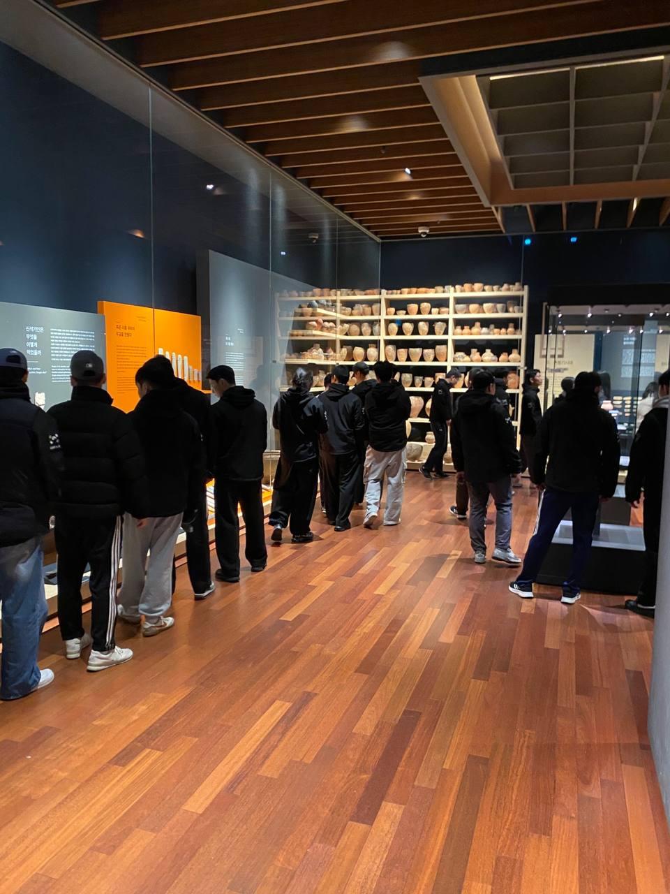 박물관 관람.jpg 첨부 이미지