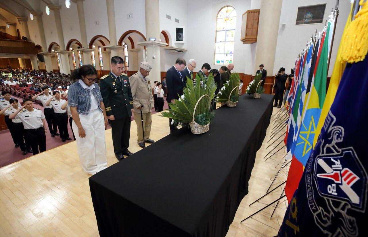 2025학년도 6·25전쟁 제75주년 추념 묵념.JPG 첨부 이미지