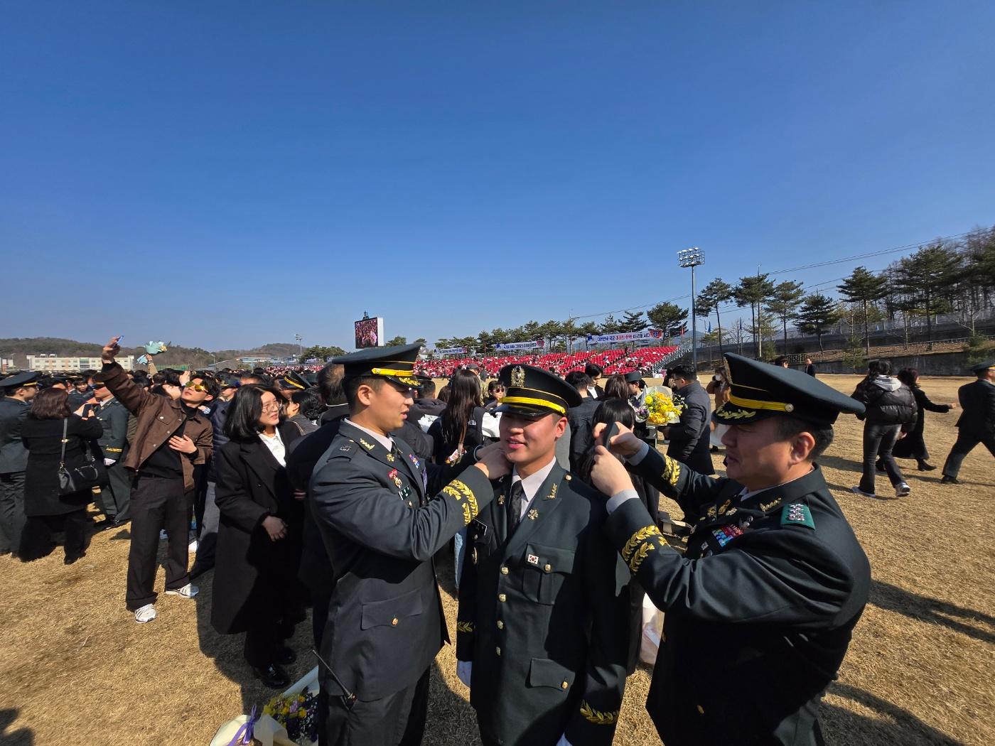 계급장 수여.jpg 첨부 이미지