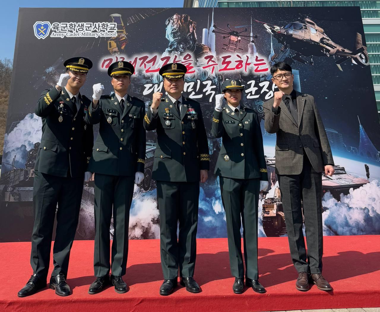 대대장 후보생과 함께.jpg 첨부 이미지
